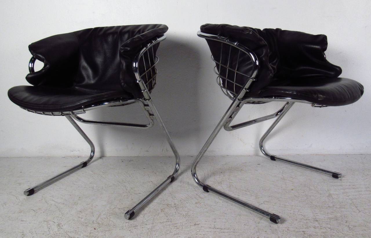 Mid-20th Century Set of Mid-Century Cantilever Chrome and Vinyl Armchairs