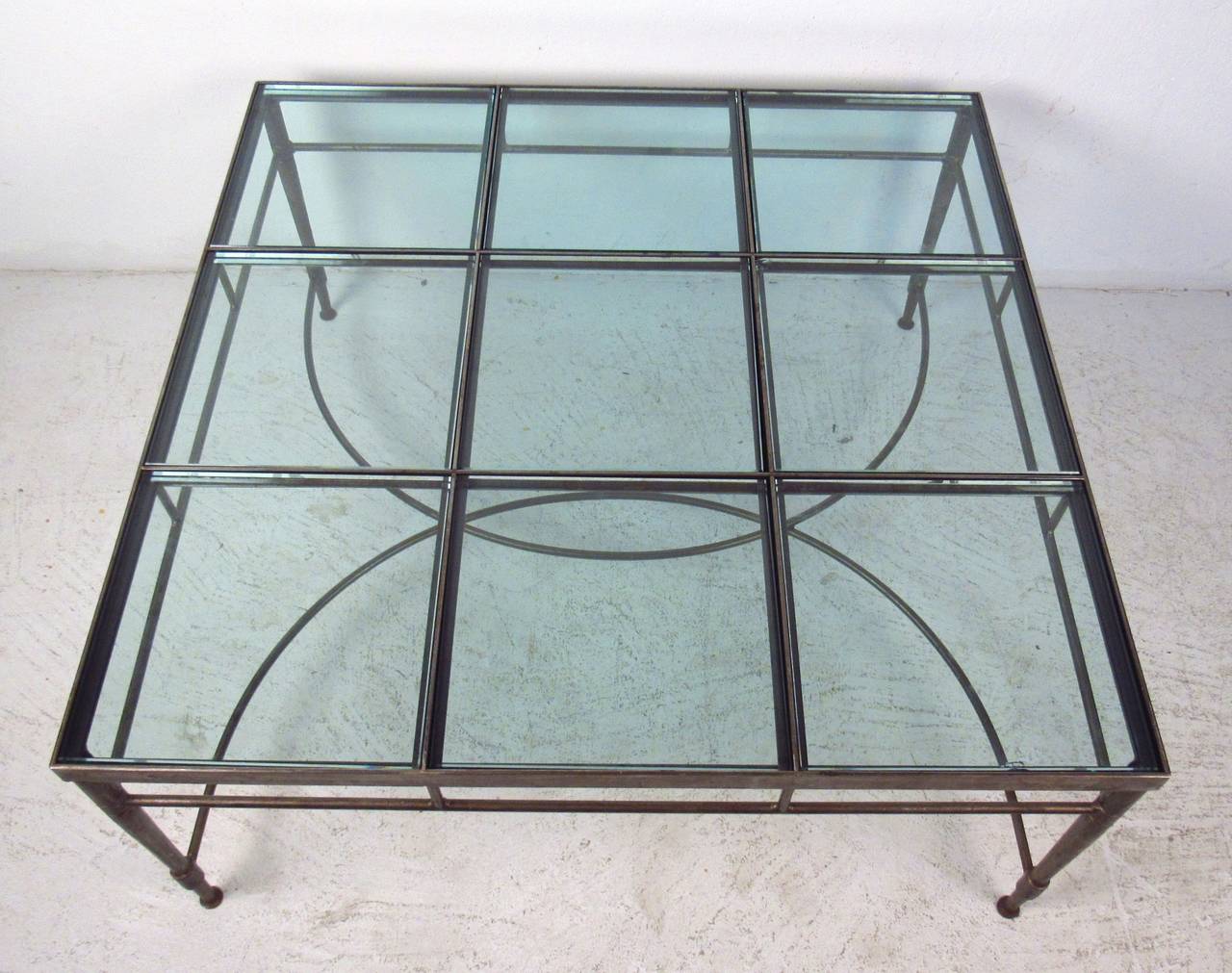 Contemporary Modern Decorator Style Coffee Table In Good Condition For Sale In Brooklyn, NY
