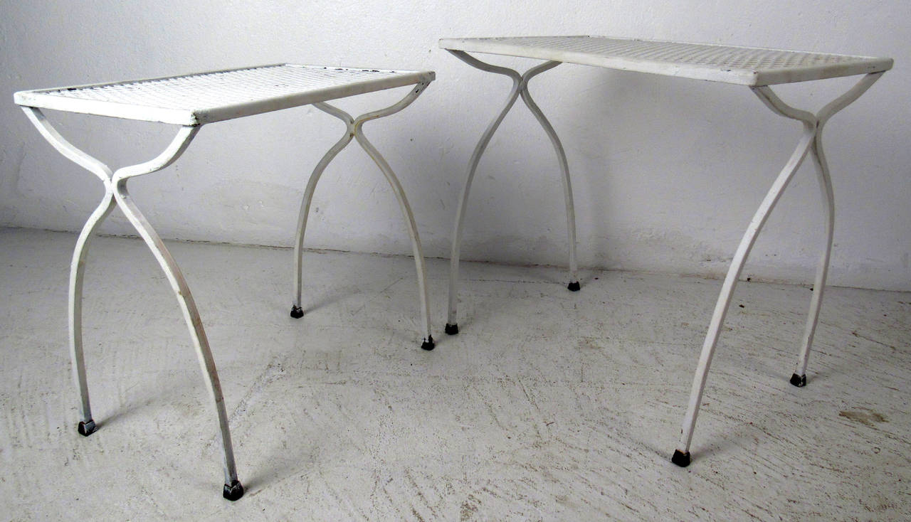 Mid Century Set of White Wrought Iron Nesting Tables In Good Condition In Brooklyn, NY
