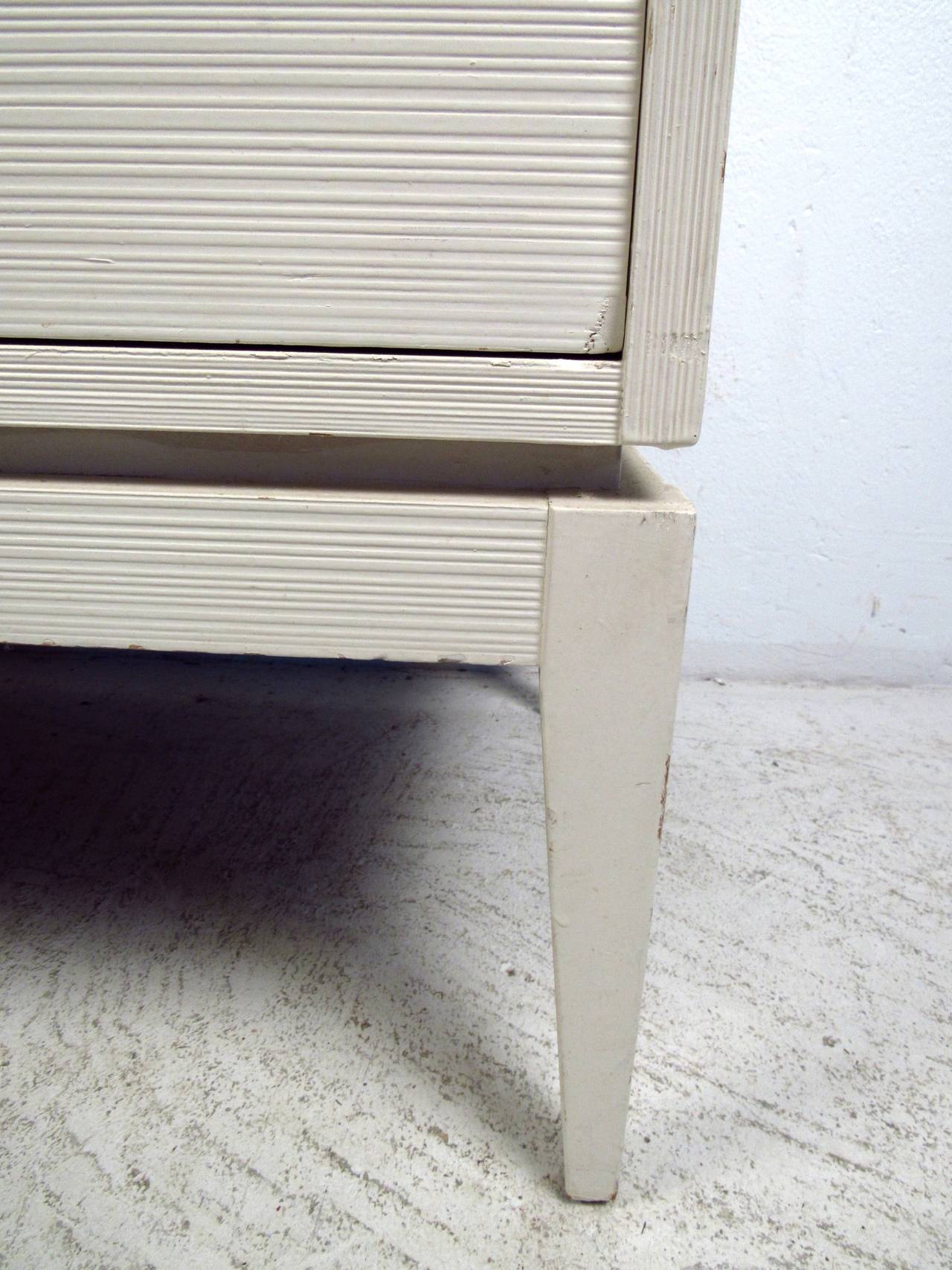 White Four-Drawer High Boy Dresser by Kroehler Furniture In Good Condition In Brooklyn, NY