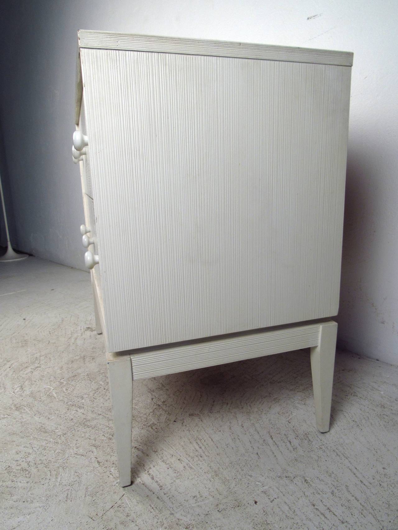 White Two-Drawer Chest by Kroehler Furniture In Good Condition In Brooklyn, NY