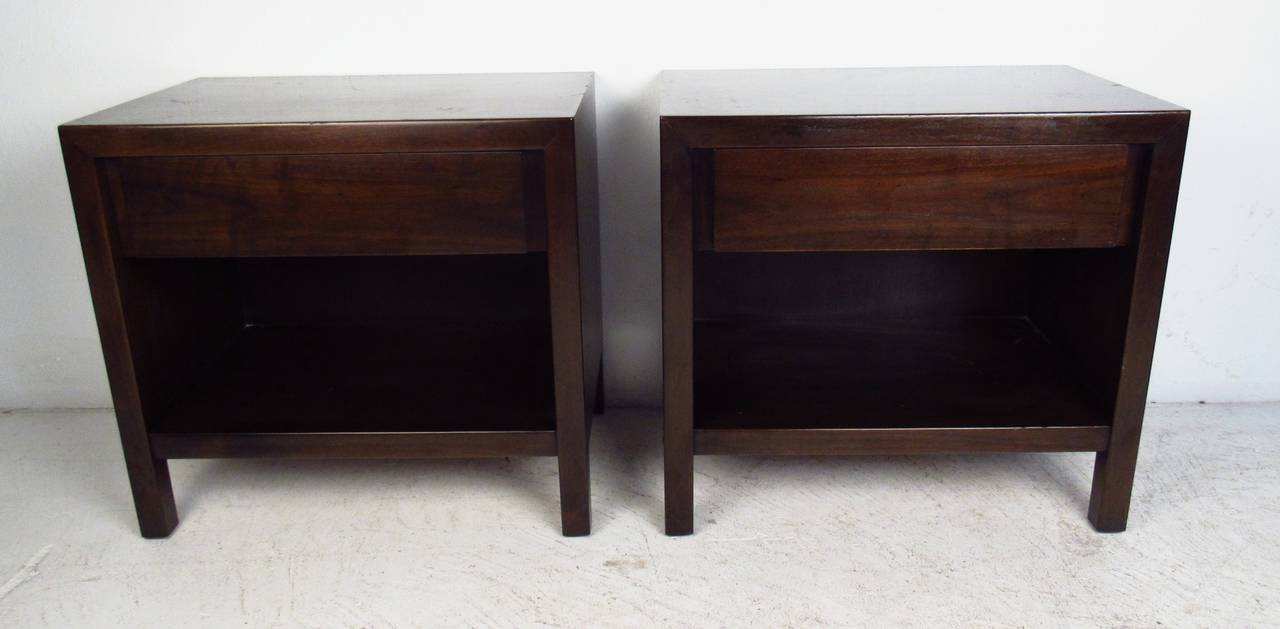 Great pair of walnut single drawer end tables or nightstands by John Widdicomb. Please confirm item location (NY or NJ) with dealer.