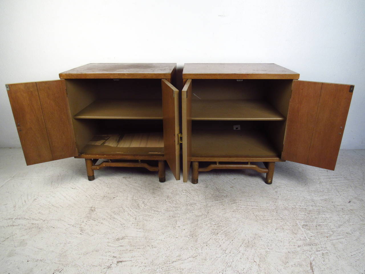 Pair of Mid-Century Modern End Tables with Ornate Brass Hardware In Fair Condition In Brooklyn, NY