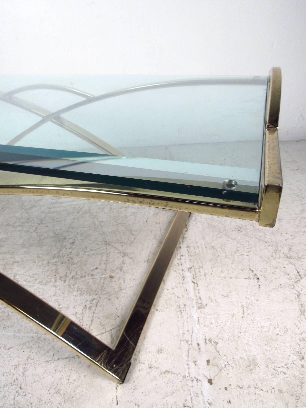 Mid-Century Modern Brass-Plated Coffee Table with Bevelled Glass Top In Good Condition In Brooklyn, NY