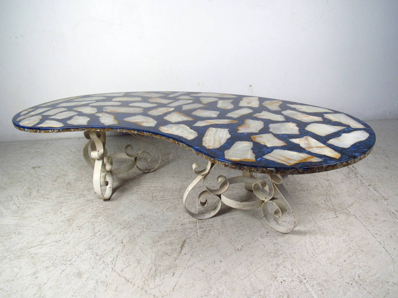 Mid-Century Modern Superbe table basse italienne moderne en forme de rein