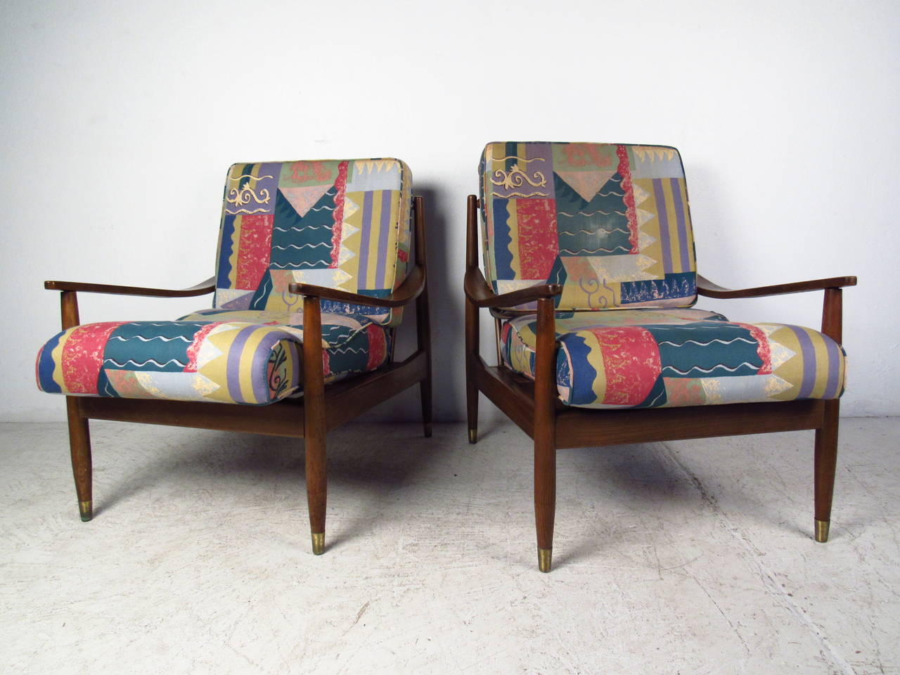 Mid-20th Century Pair of Mid-Century Modern Lounge Chairs with Matching Ottoman