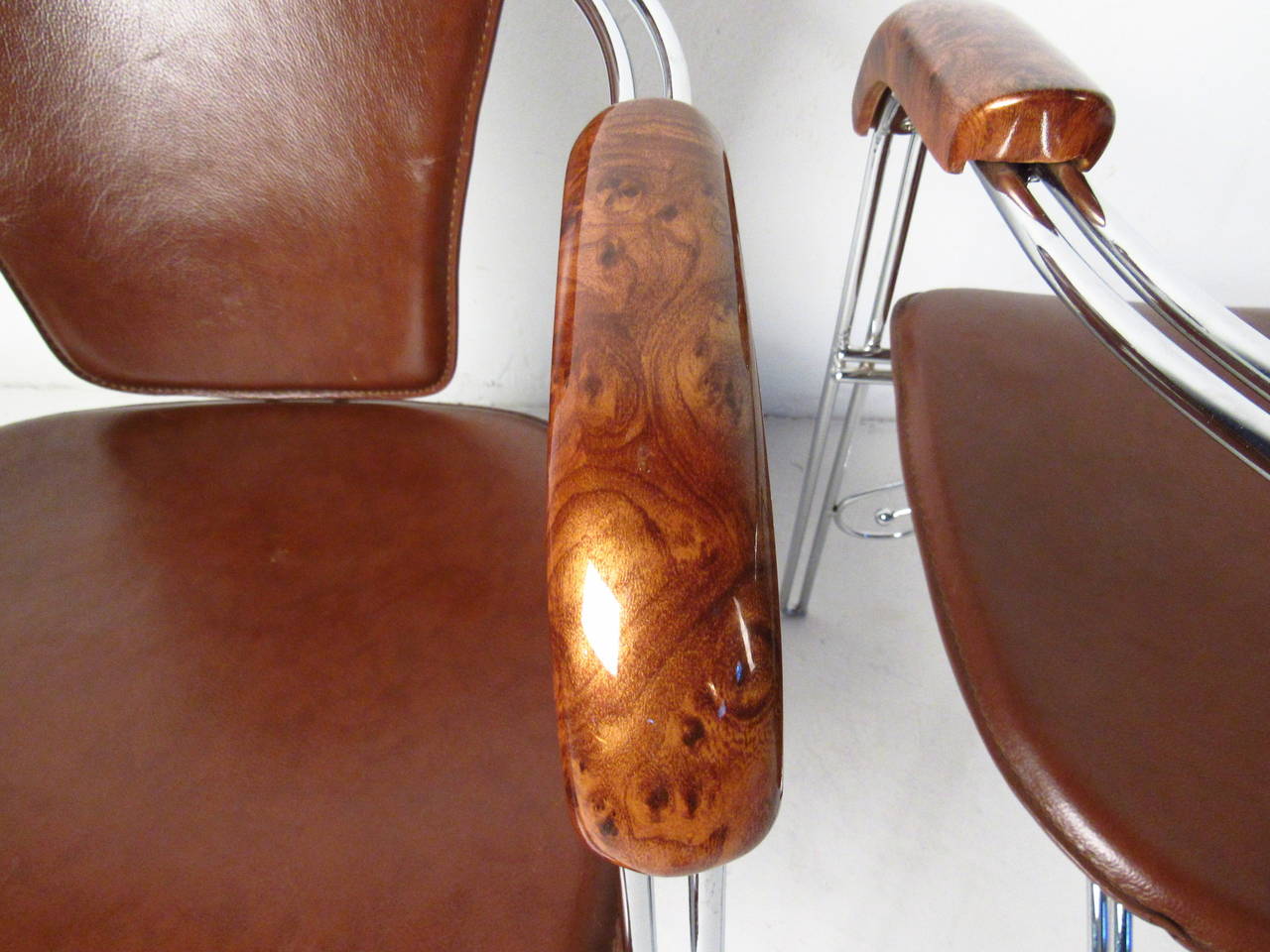 Inconnu Chaises modernes vintage en cuir et chrome en vente