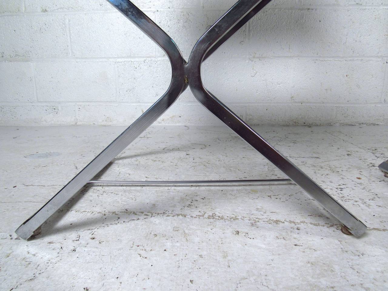 Mid Century Set of Chrome and Leather Director Style Chairs by Virtue In Good Condition In Brooklyn, NY