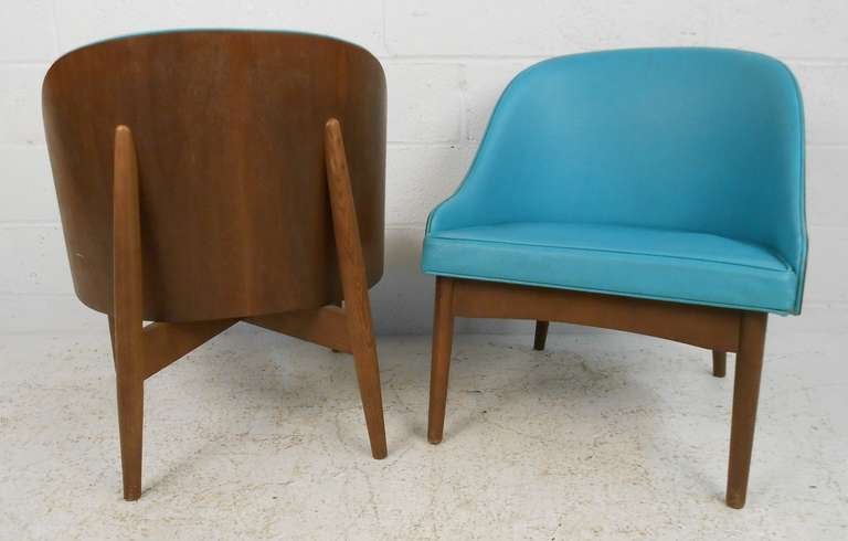 This stylish pair of midcentury barrel back side chairs feature turquoise vinyl upholstery and unique bentwood shells. This comfortable matching pair makes an eye-catching addition to any seating arrangement. Please confirm item location (NY or NJ)