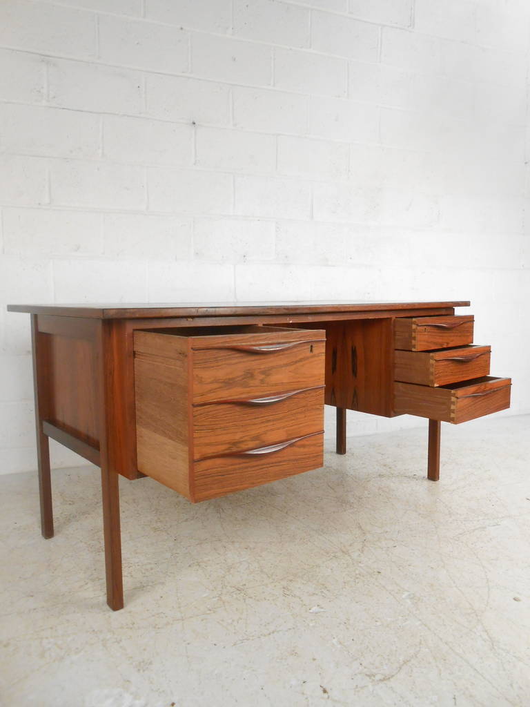 Danish Modern Executive Desk In Good Condition In Brooklyn, NY