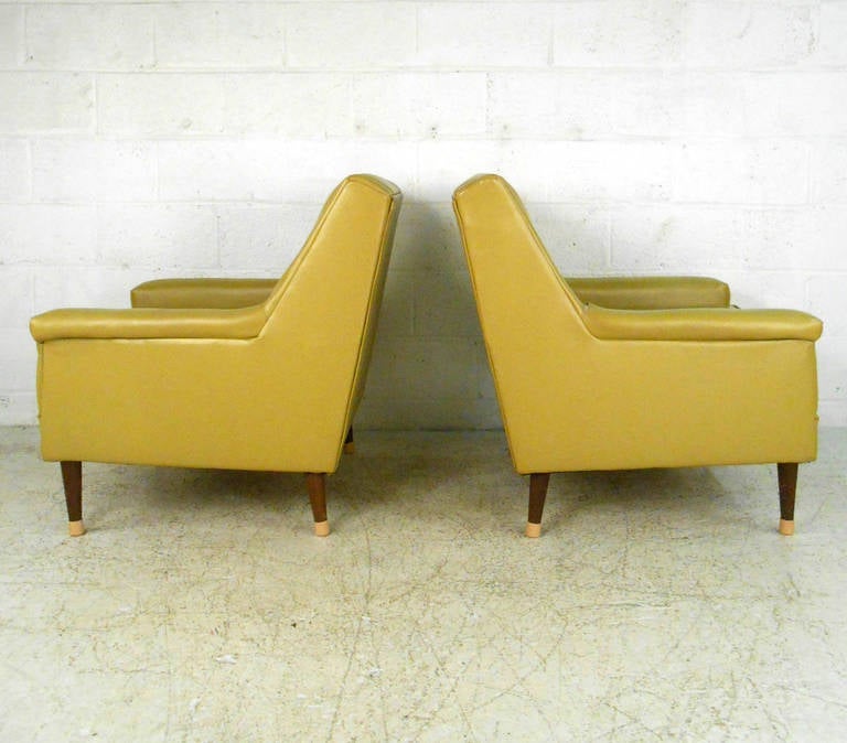 Mid-20th Century Pair Mid-Century Modern Tufted Vinyl Lounge Chairs