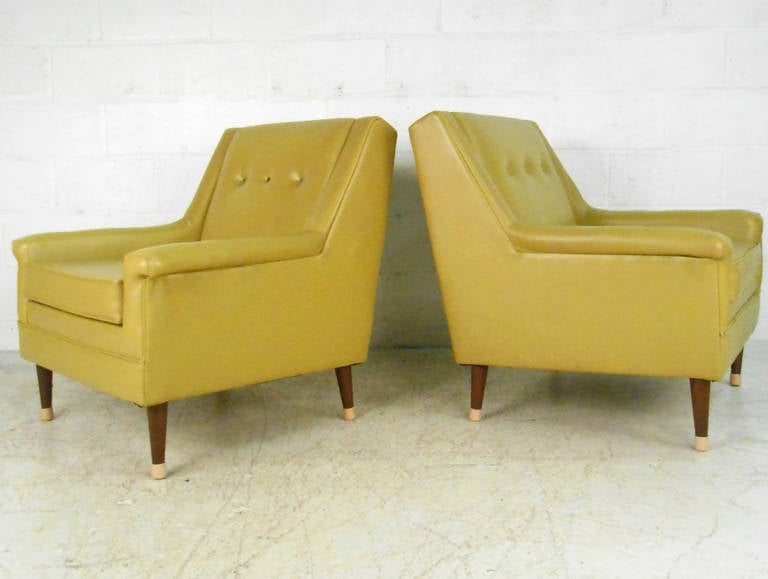 Pair Mid-Century Modern Tufted Vinyl Lounge Chairs In Good Condition In Brooklyn, NY