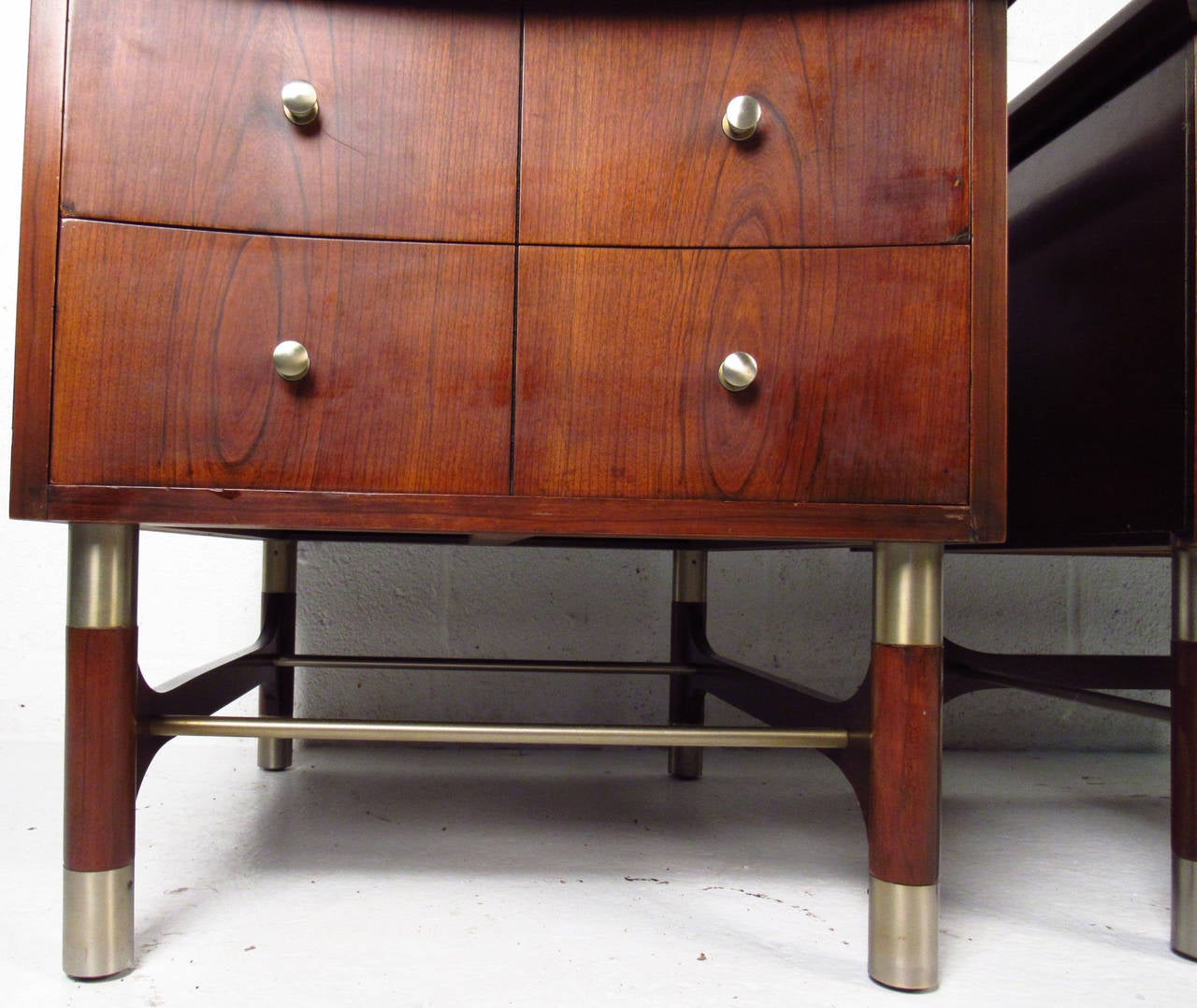 Pair of Mid Century Two-Drawer End Tables by Weiman Furniture In Good Condition In Brooklyn, NY