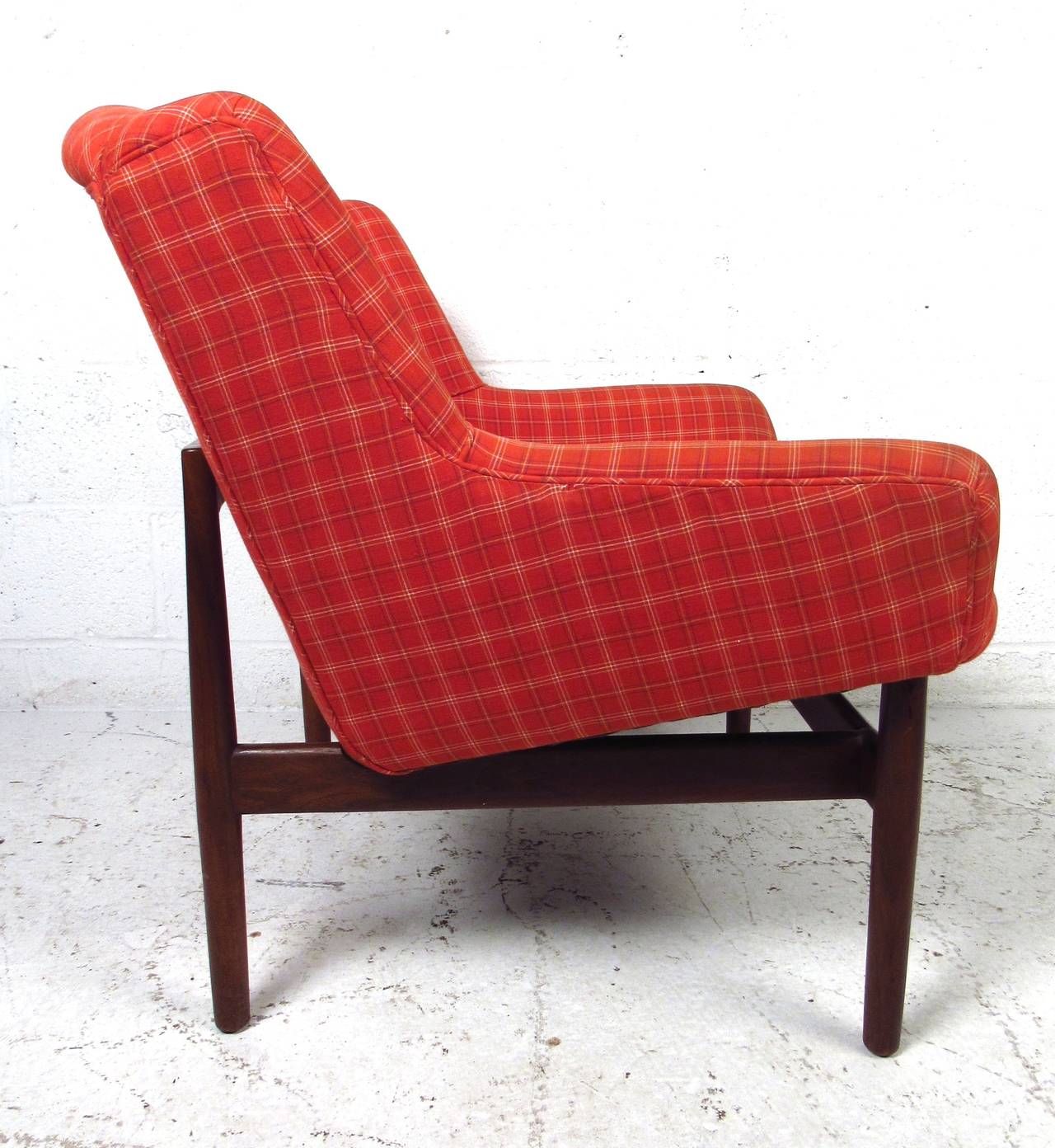 Mid-Century Modern Small Modern Lounge Chair