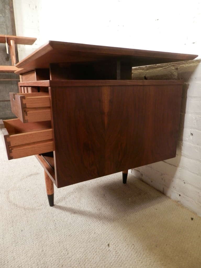 Vintage Mid-Century Modern Floating Top Desk By Hooker In Good Condition In Brooklyn, NY