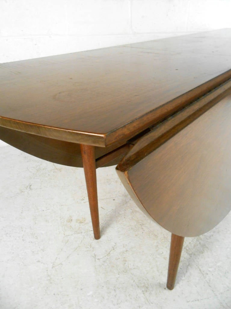 Mid-20th Century Large Drop-Leaf Gateleg Table by Henredon
