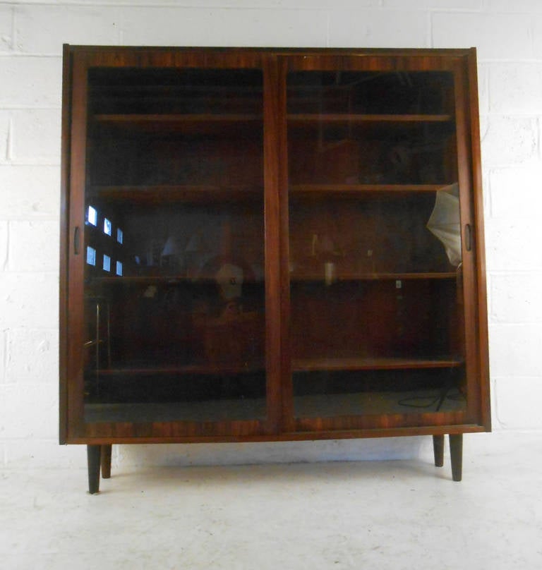 Mid-Century Modern Beautiful Mid-Century Danish Rosewood Display Cabinet