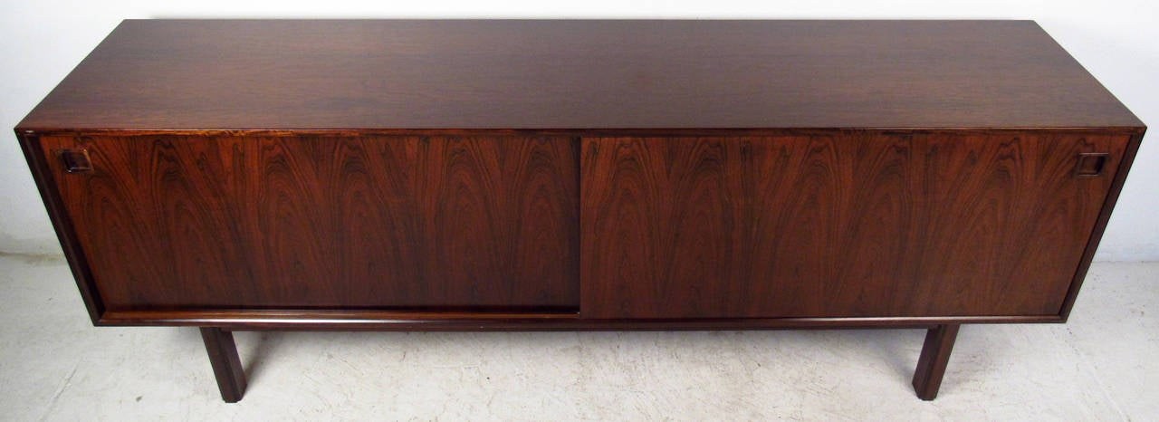 Mid-Century Modern Long Mid-Century Rosewood Sideboard Model 21 by Omann Jun For Sale