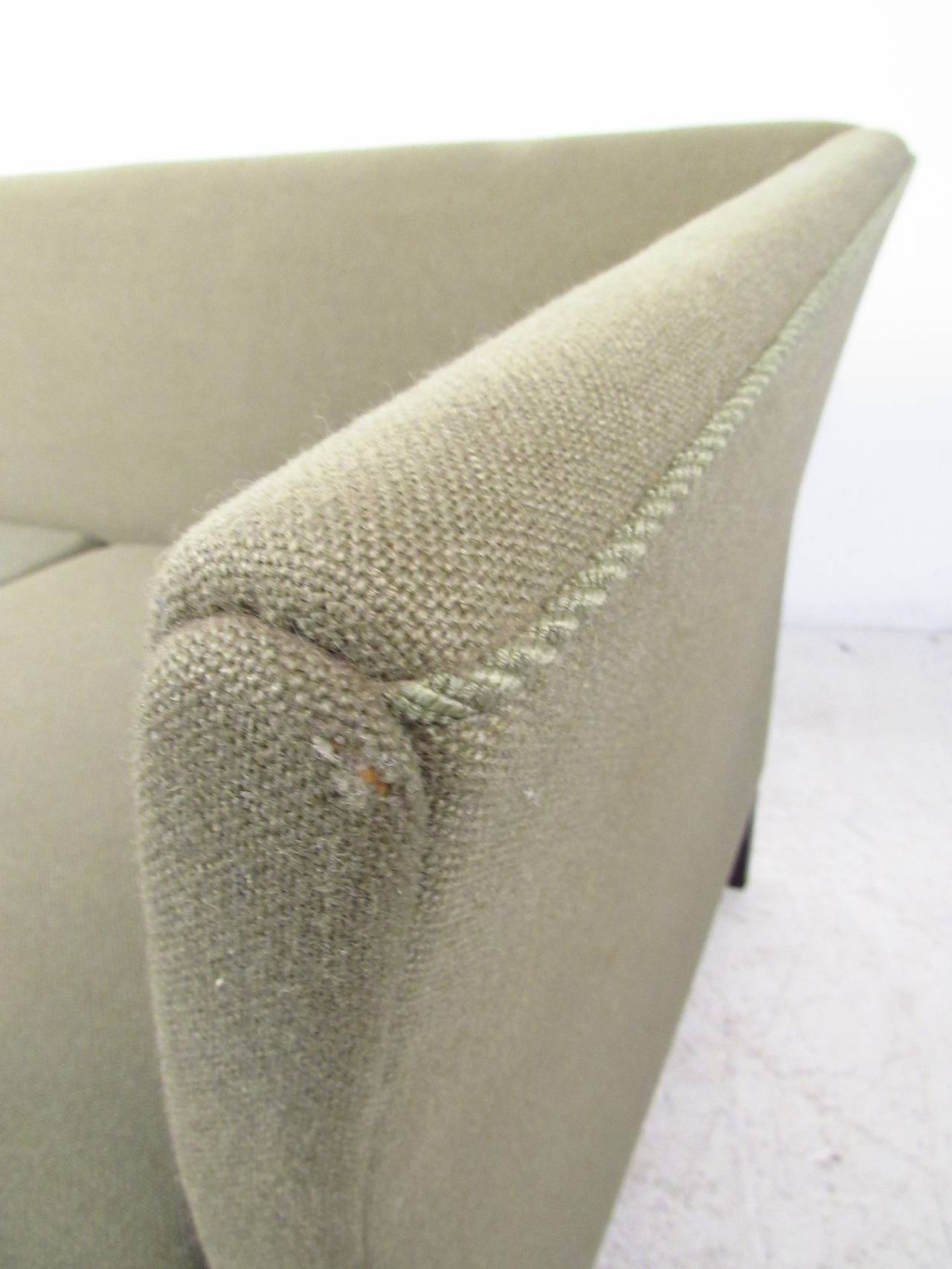 Upholstery Stylish Scandinavian Modern Sofa in the Style of Kaj Gottlob For Sale