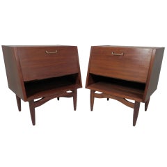 Pair Of Mid-Century Modern American Of Martinsville Nightstands