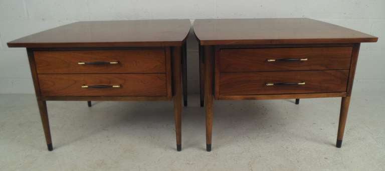 Mid-Century Modern Pair of Midcentury Lamp Tables For Sale