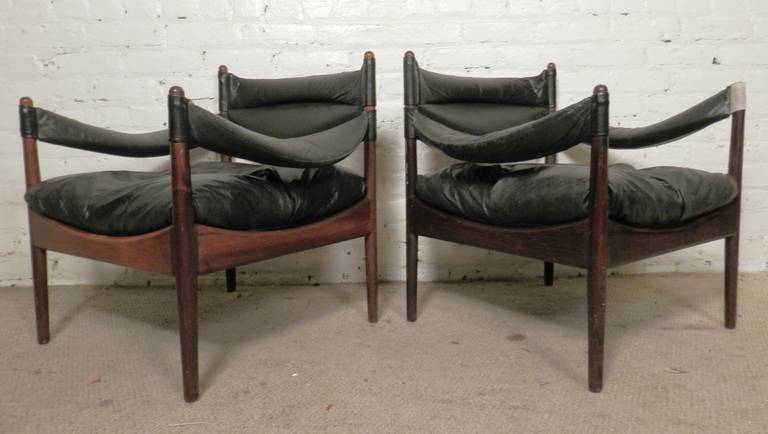 Remarkable Danish modern lounge chairs with sculpted rosewood frames and leathers cushioning. The chairs are from the Modus series, designed by Kristian Vedel for Søren Willadsen. Very comfortable and extremely stylish!

(Please confirm item
