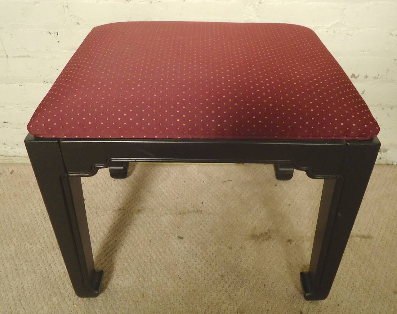 Ethan Allen Stool In Good Condition In Brooklyn, NY