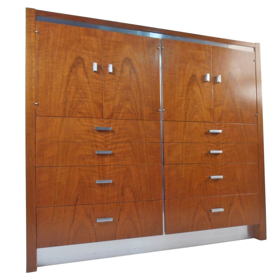 Mid Century Modern Gentleman's Chest by Founders at 1stDibs