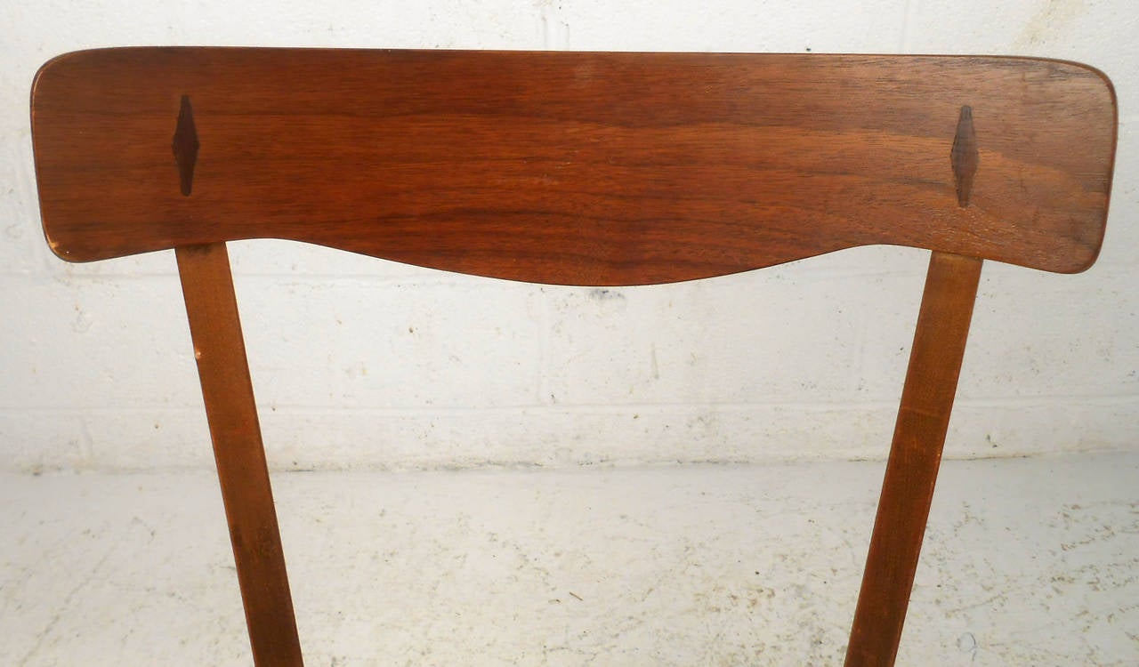 Mid-Century Writing Desk and Chair by American of Martinsville In Good Condition In Brooklyn, NY