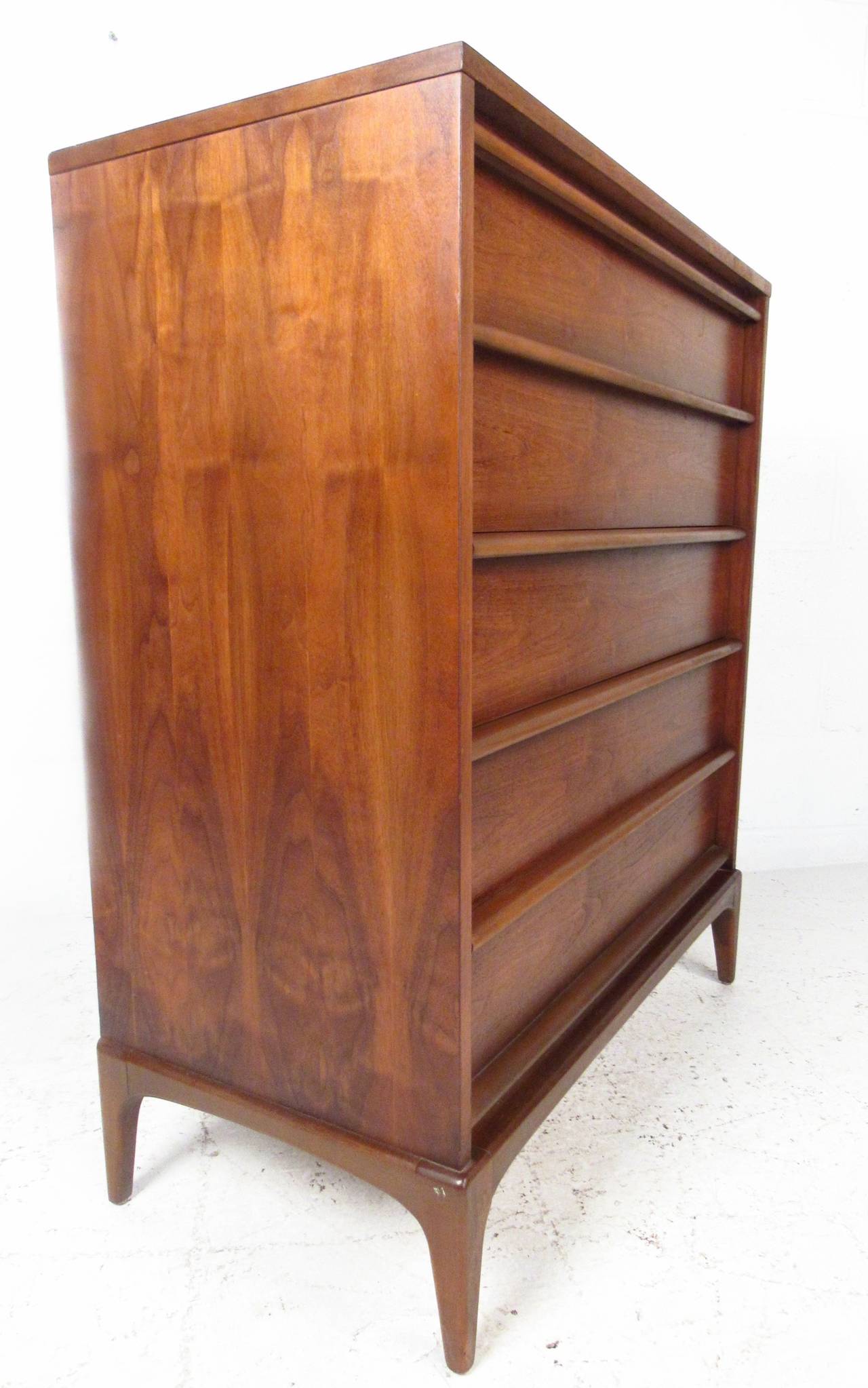 This stylish five-drawer mid-Century bedroom dresser by Lane Furniture features spacious drawers, tapered legs, and a rich walnut finish. Please confirm item location (NY or NJ) with dealer.