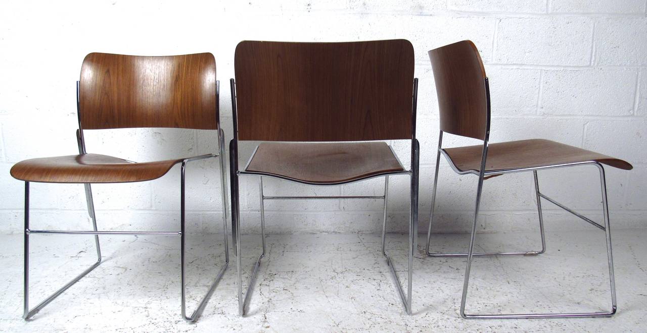 Set of Midcentury 40/4 Stackable Chairs by David Rowland In Good Condition In Brooklyn, NY