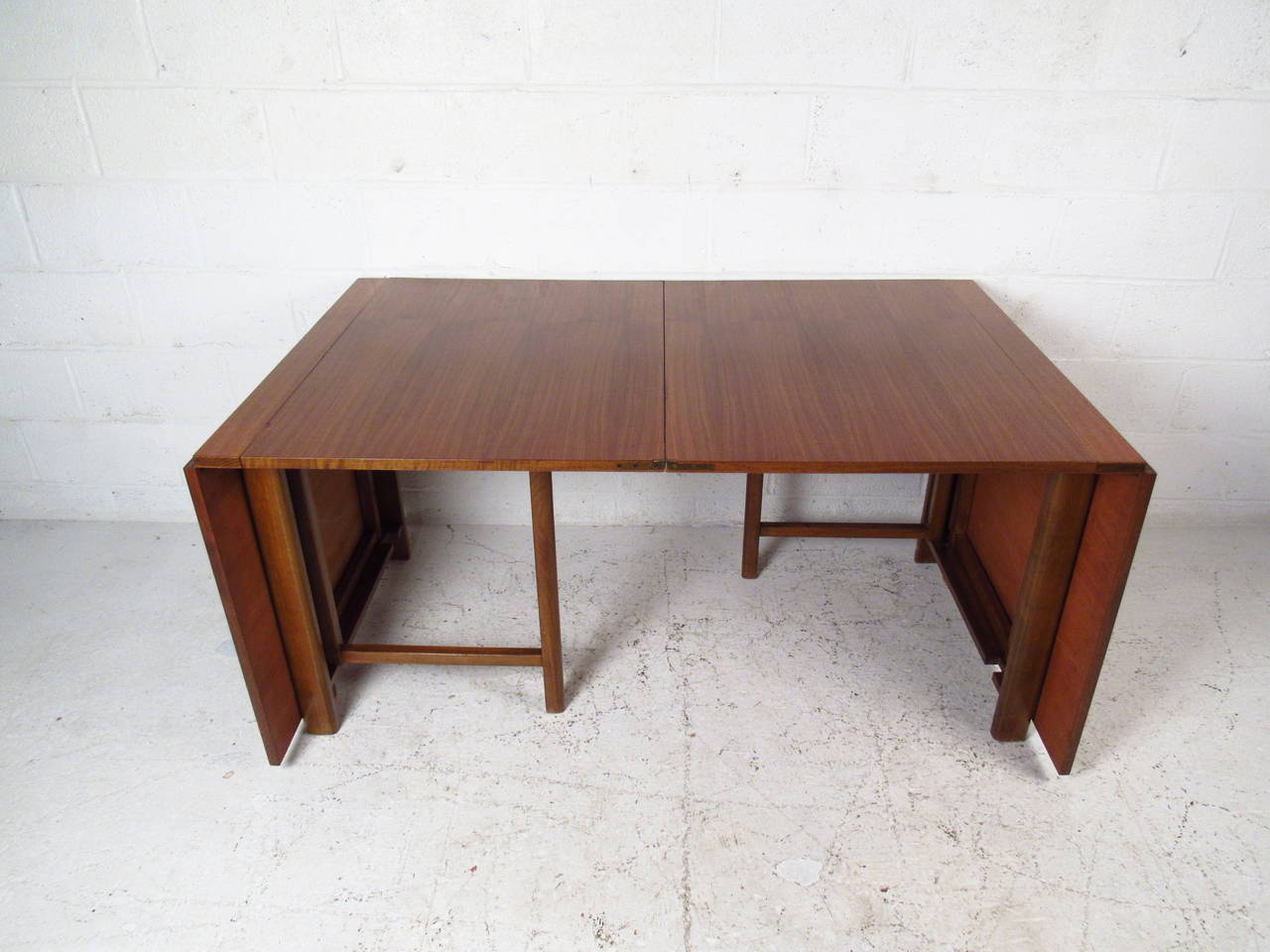 mid century modern extendable table