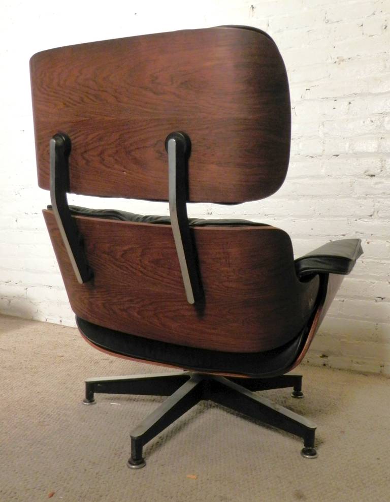 Mid-Century Modern Iconic Eames Lounge Chair 670/671 For Herman Miller
