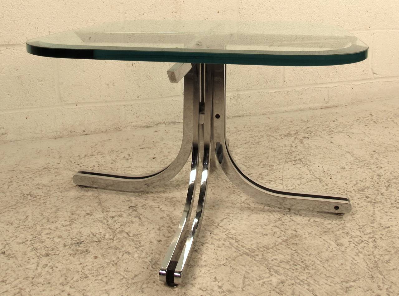 Mid-Century Modern Midcentury Chrome Base and Glass-Top End Table For Sale