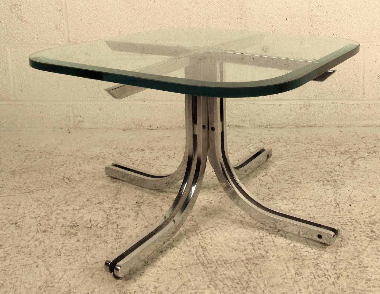 Vintage-modern end table featuring a sturdy sculpted chrome base and square beveled 1/2 inch thick glass top with rounded edges. 

Please confirm item location NY or NJ with dealer.