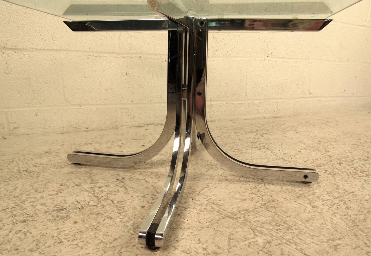 Midcentury Chrome Base and Glass-Top End Table For Sale 1