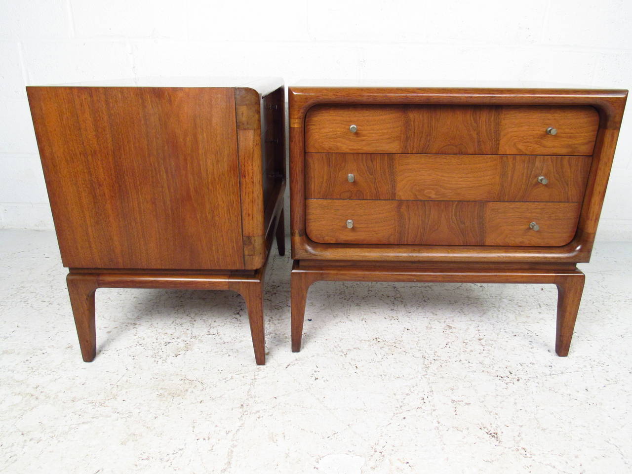 Pair of Mid-Century Modern American Walnut Night Stands In Good Condition In Brooklyn, NY