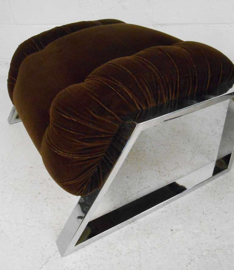 Mid-20th Century Vintage Lounge Chair with Ottoman after Milo Baughman