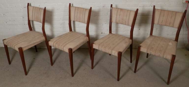 Set of vintage modern dining chairs designed by Paul McCobb for Calvin. Elegant angled back, tapered legs.

(Please confirm item location NY or NJ with dealer).