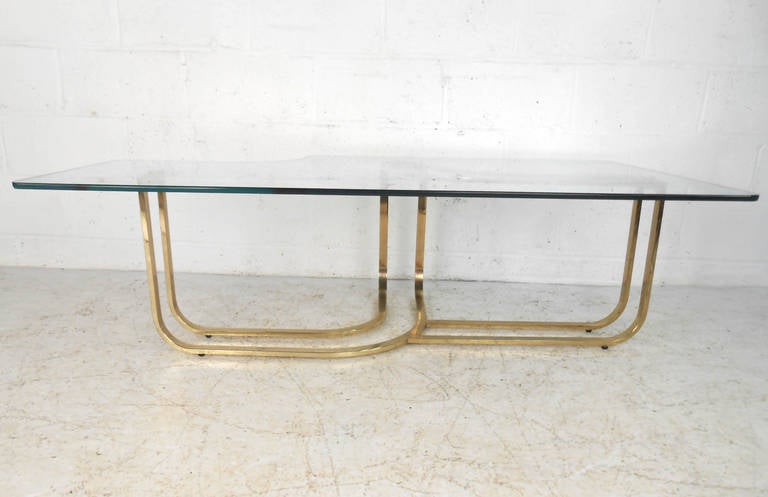 Mid-Century Modern Brass And Glass Coffee Table In Good Condition In Brooklyn, NY