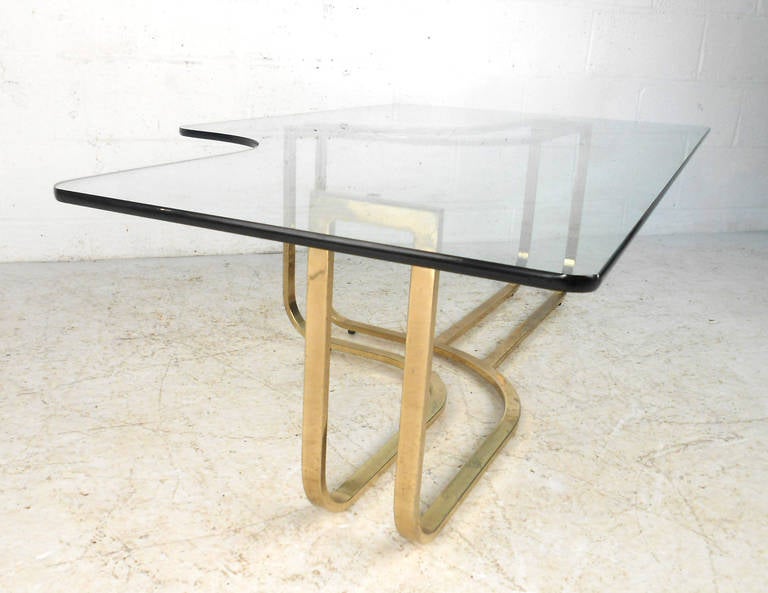 Mid-Century Modern Brass And Glass Coffee Table 3