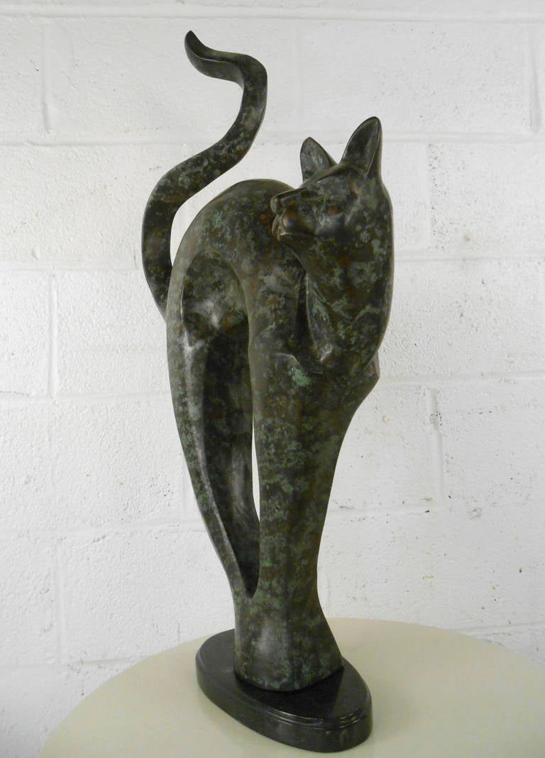 sculpture of cat