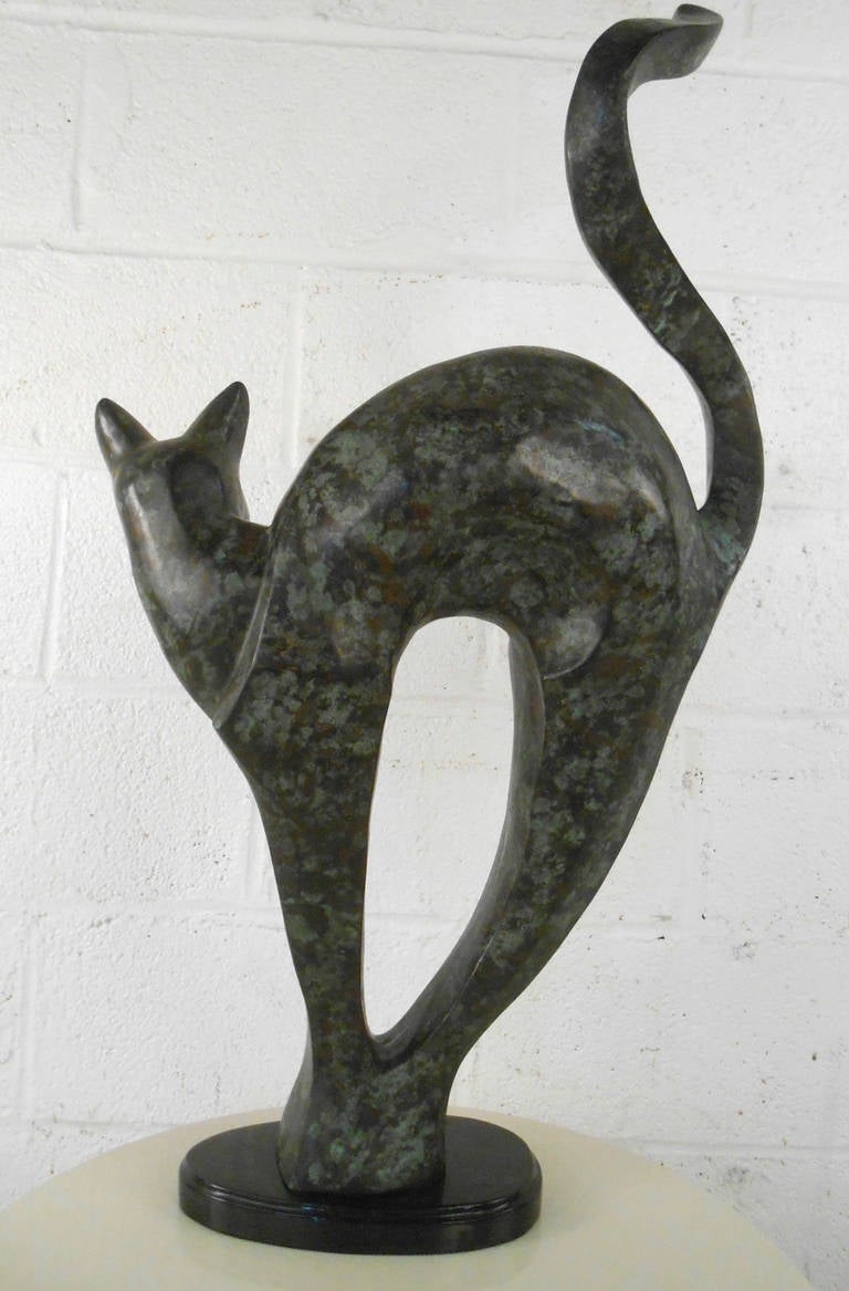 Unique Mid-Century Modern Bronze Arched Back Cat Sculpture In Good Condition In Brooklyn, NY