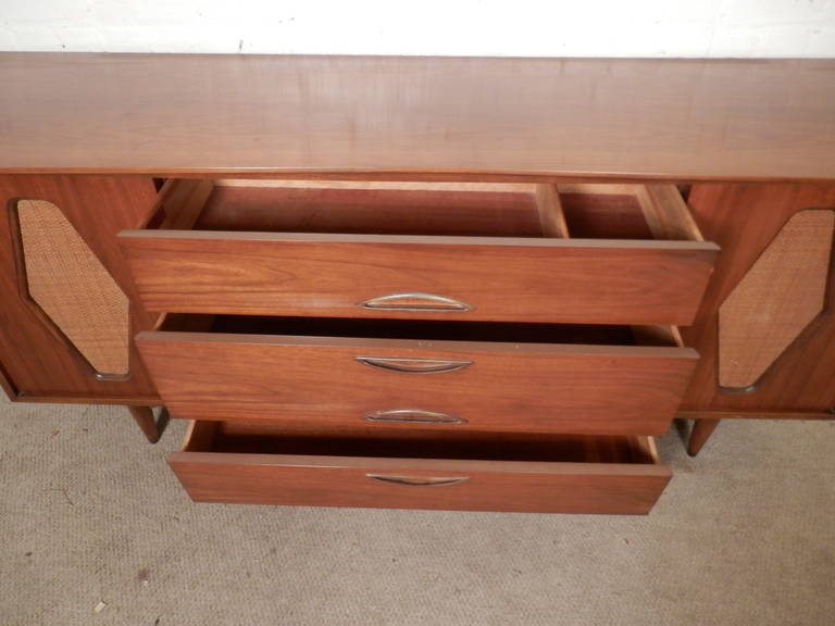 Long Mid-Century Dresser By Kent Coffey In Good Condition In Brooklyn, NY