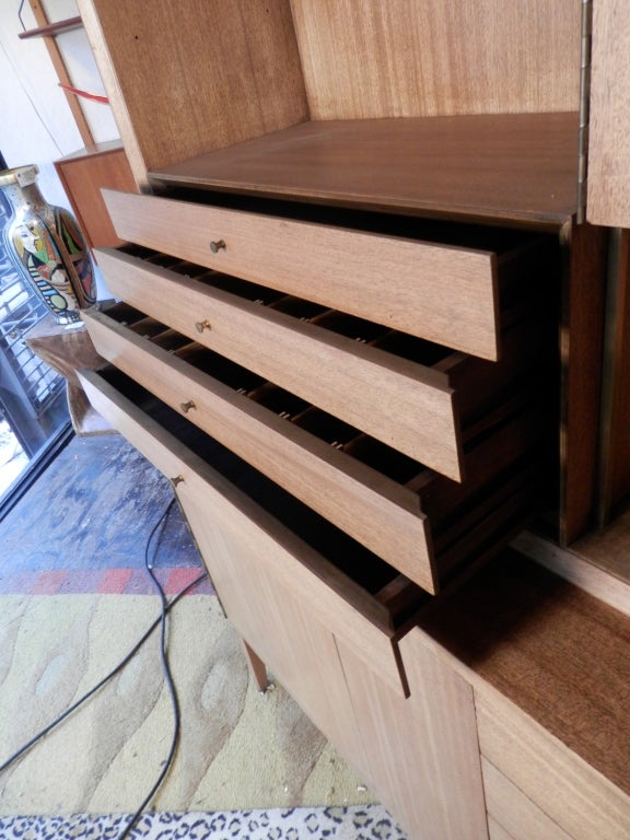 American Mid-Century Modern Wall Unit By Paul McCobb For The Calvin Group
