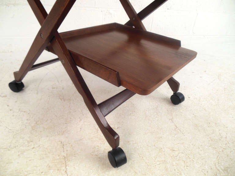 Mid-Century Modern Walnut Service Cart with Tray In Good Condition In Brooklyn, NY