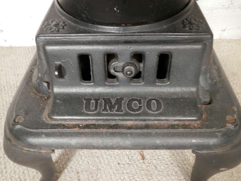 Vintage Iron Stove In Good Condition In Brooklyn, NY