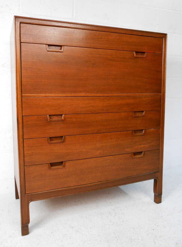 This wonderfully designed mid-century dresser features the unique drawer pulls chosen by Stuart for the Janus Collection. This piece has a tremendous Walnut finish and still has the manufacturer's mark. Please confirm item location (NY or NJ).