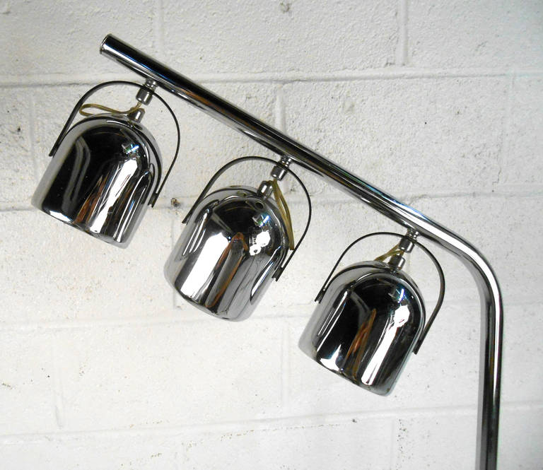 Vintage Modern Chrome Floor Lamp In Good Condition In Brooklyn, NY