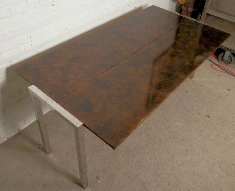 Mid-Century Modern burl fold out table with beautiful decorative top and chrome legs. Works as both a dining table and console.
Measures: 18